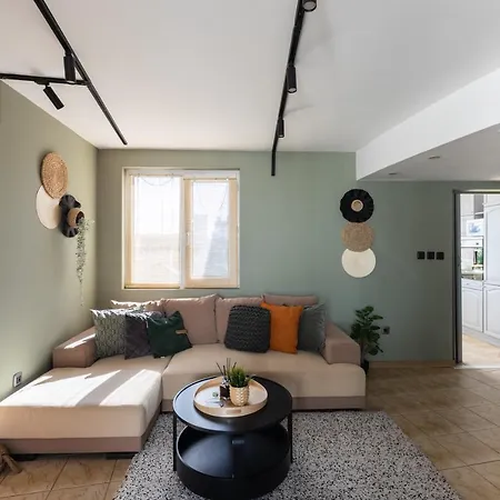 Promenade Rooftop Flat *