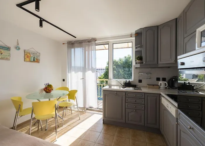 Promenade Rooftop Flat *